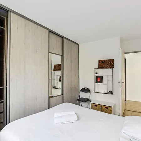 Chic And Spacious With Parking And Garden Appartement