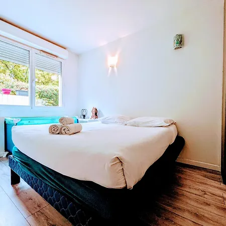 Chic And Spacious With Parking And Garden *