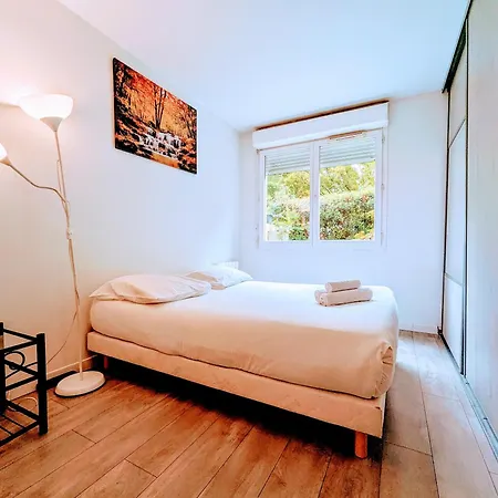 アパート Chic And Spacious With Parking And Garden *