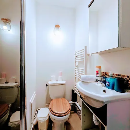 Chic And Spacious With Parking And Garden アパート *